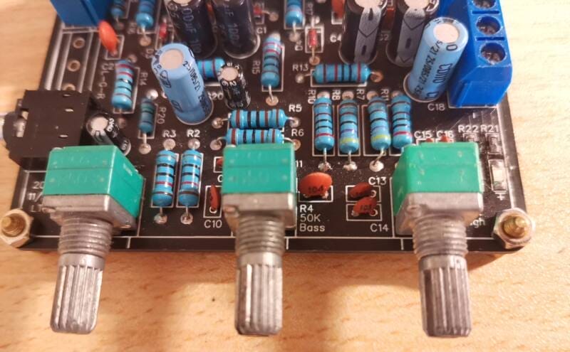 Stereo amplifier circuit with TDA2030 with tone controls